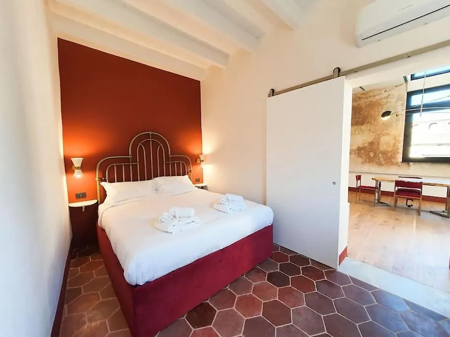 Boutique Penthouse with terrace, Spanish Steps Rome 0*,  Italie