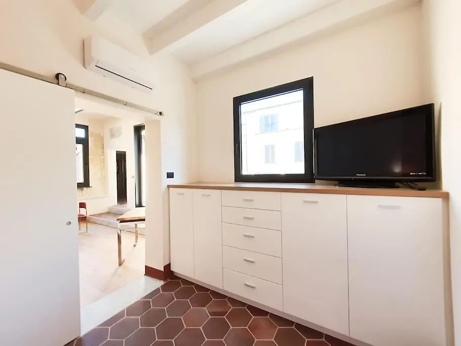 Boutique Penthouse with terrace, Spanish Steps Rome Italie