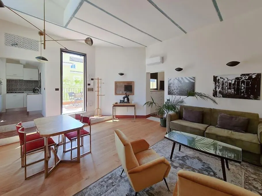 Boutique Penthouse with terrace, Spanish Steps Rome